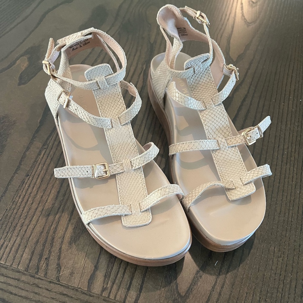 Donald Pliner gladiator sandal, size 10